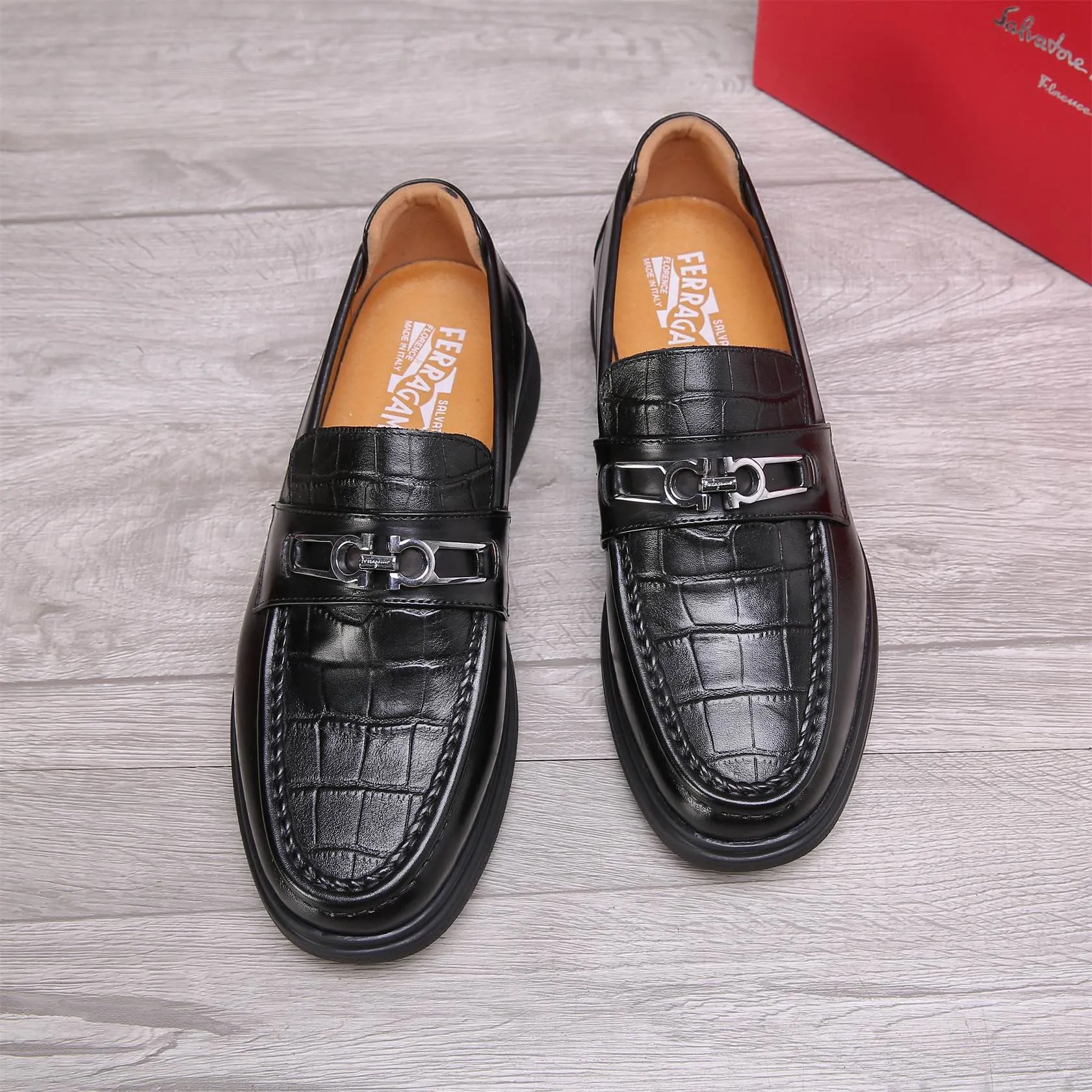 Men's shoes 💰460 🕷🕷🐂【Ferragamo】Ferragamo Popular fashionable casual shoes🇨🇳Official website counter 1:1 production, original mold opening💯Good quality visible, imported high-end first-layer waxed calfskin, water-dyed🐂leather lining🌿very clear texture, high-quality waterproof, non-slip and wear-resistant outsole🎋high quality and low price, truly handmade🍓Black optional! Code number 38-44 (45-46 customized)......